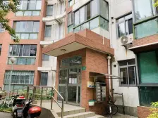 经典飞机户型电梯大三房,全景落地窗,视野采光很好