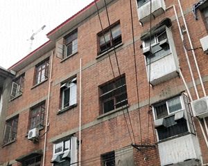 六小四十五本部,市政供暖,一楼住宅门面。