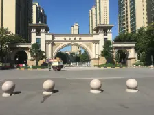 精装修 中间楼层 前方是广场和公园无遮挡采光好