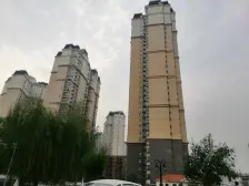 业主诚心出售,满五年,地铁口,标准两室