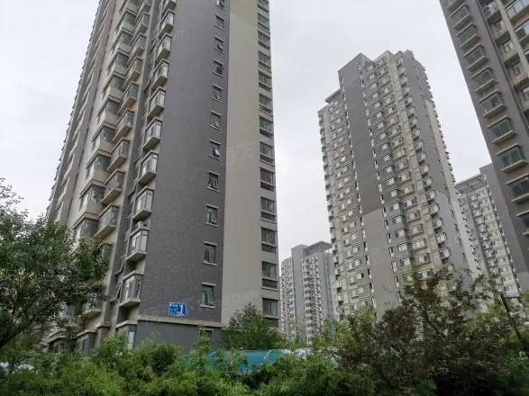 山岭丽城