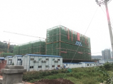 端户洋房 带花园带地下室四房 全中庭住家安静交通便利