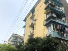 小区中心位置,主卧朝南,中式风格,采光充足