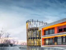 房子精装修,楼栋好位置好楼层。