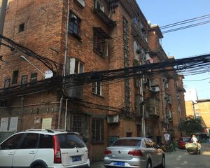 北京东路省二建宿舍,正规的三房,太阳光线很好,看房预约。