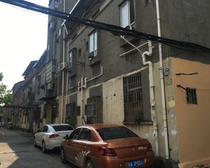 精装2房地铁口旁出租自住都很方便