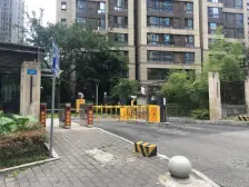 北滨路 融景城澜岸四房200万