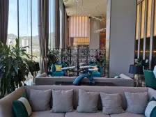 龙洲湾三甲医院旁边,横厅大四房,全新装修,从未住过