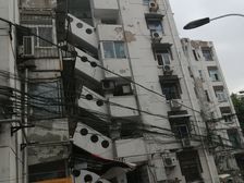 煤港路东侧王场菜市隔壁三室一厅