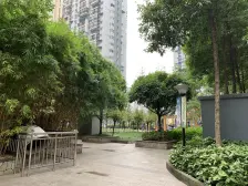 杨家坪商圈 大堰轻轨站旁 正规两房 带阳台