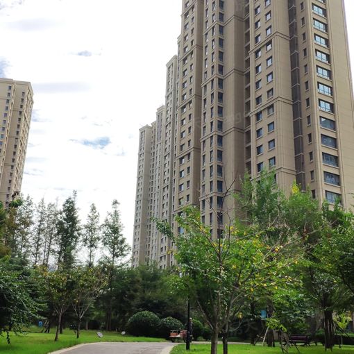 海信湖岛世家2室1厅1卫南朝向2600.00元/月出租