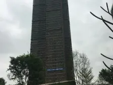 近湖,中间单位,已进行大部分装修,自带两个车位