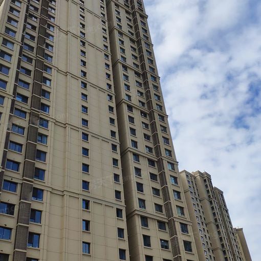 海信湖岛世家2室1厅1卫南朝向2600.00元/月出租