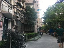 一梯四户,大开间,交通便利,居家装修,价格好谈
