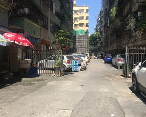 步梯高层实用高户型方正交通便利有天台