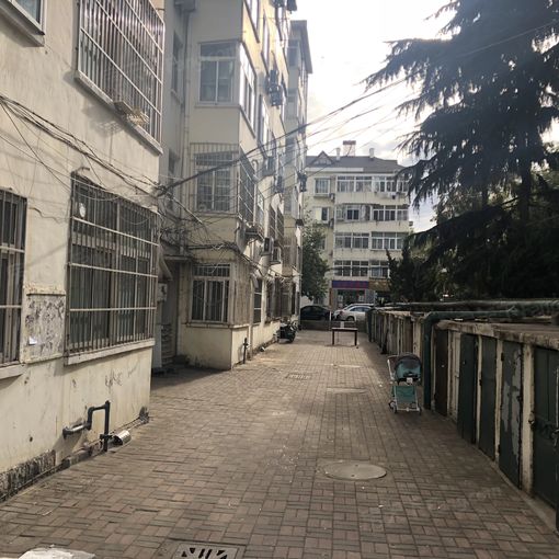 秀湛路小区1室1厅1卫南朝向2200.00元/月出租