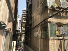 双气大两房1996年带地下室小区可以停车