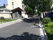 此房为2008年建成的商品电梯高区视野采光无碍户型方正
