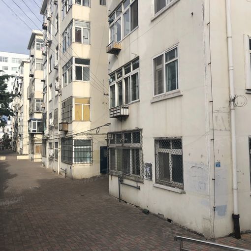 秀湛路小区1室1卫南朝向2300.00元/月出租