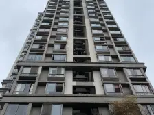 临湖联排前后花园近小区大门出行方便,采光好视野开阔