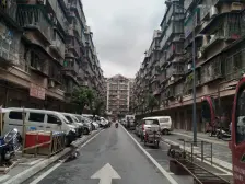 一楼可当门面使用 正规两房 轻轨站旁 出行方便