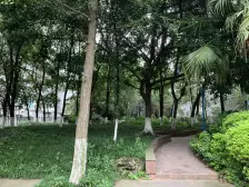 一号线地铁站旁 便宜 四房出售