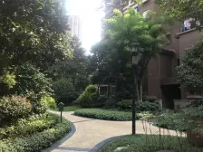 洋房板式结构,带花园,带地下室,环境安静,住家舒适