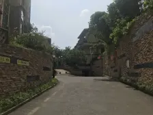 带100平大花园 户型方正,地上三层,地下两层