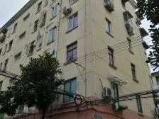 内环边,交通方便,一室一厅户型,诚意出售,价格可谈