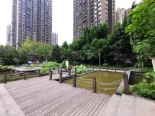 9号线青岗坪2A出口 三房看小区中庭