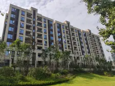 离小区大门近,看前后中庭,楼层好,视野开阔