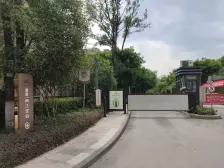 照母山 象屿两江望府五房1400万