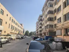 交通便利 出行方便,有菜市场,距医院近