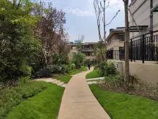 :板式通透联排别墅+无遮挡+间距开阔+两个产权车位