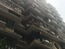 西三街农贸市场旁 楼梯房低楼层 户型方正