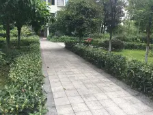 医专里面,设施都能使用,可吃食堂,实惠适合上班养老