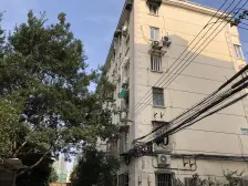 新上底楼双院子 位置好 诚心卖 好看房 难得出一套双院子的