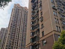 小区景观位置,小区中心位置,主卧朝南,厨卫朝北