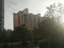 香溢花城空中别墅,复式两层,七房四厅八个卫生间。中央空调。