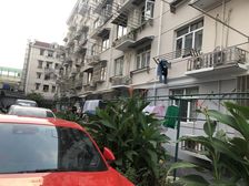 一梯四户,客厅带阳台,卫生间全明,交通便利,居家装修,诚意出售