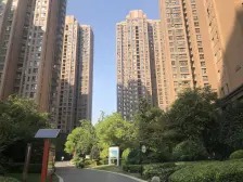 客厅朝南带阳台,南北通透三居室,没有任何遮挡