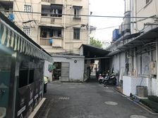 一梯四户,客厅带阳台,卫生间全明,交通便利,居家装修,诚意出售