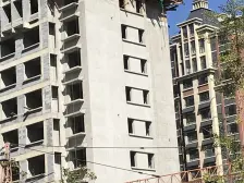 一城山河新小区电梯房东面是 夹河北面是公园空气 好