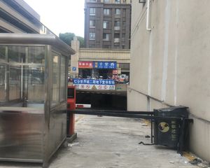 此房产权清晰,交易安全,精装修直接拎包入住