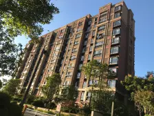 此房满五年唯一,视野开阔,采光好,天然的湖泊