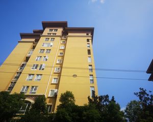 精装修四房,保养很新,看房方便,带车位