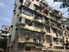 大面积两房底层带天井南北边套通风采光好配套全