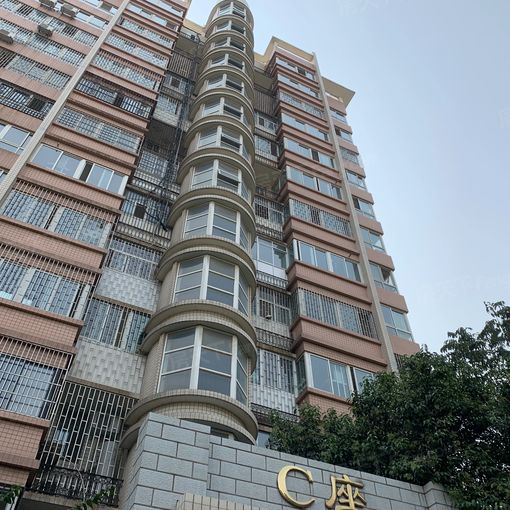 路通公寓4室2厅2卫南朝向4800.00元/月出租