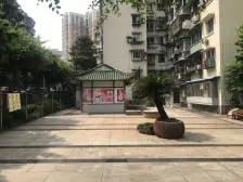 电梯房 户型方正采光好 楼层适中 清水房