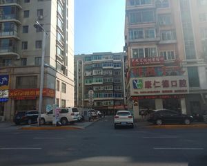 和平小区大商新玛特后身101围墙外就是看房有钥匙